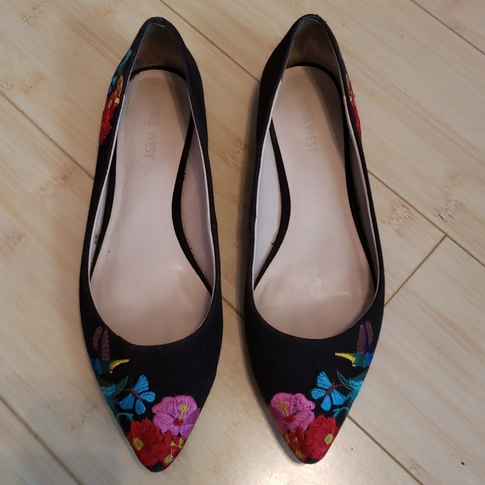 💙3/$25💙 Nine West Embroidered Flats